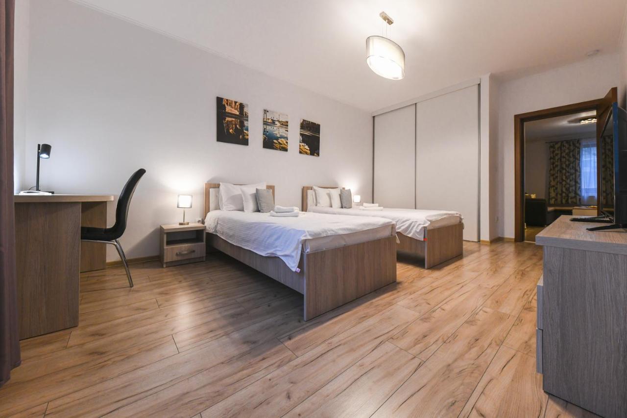 Spacious And Quiet 2 Bedroom Apartment คลูจ-นาโปกา ภายนอก รูปภาพ