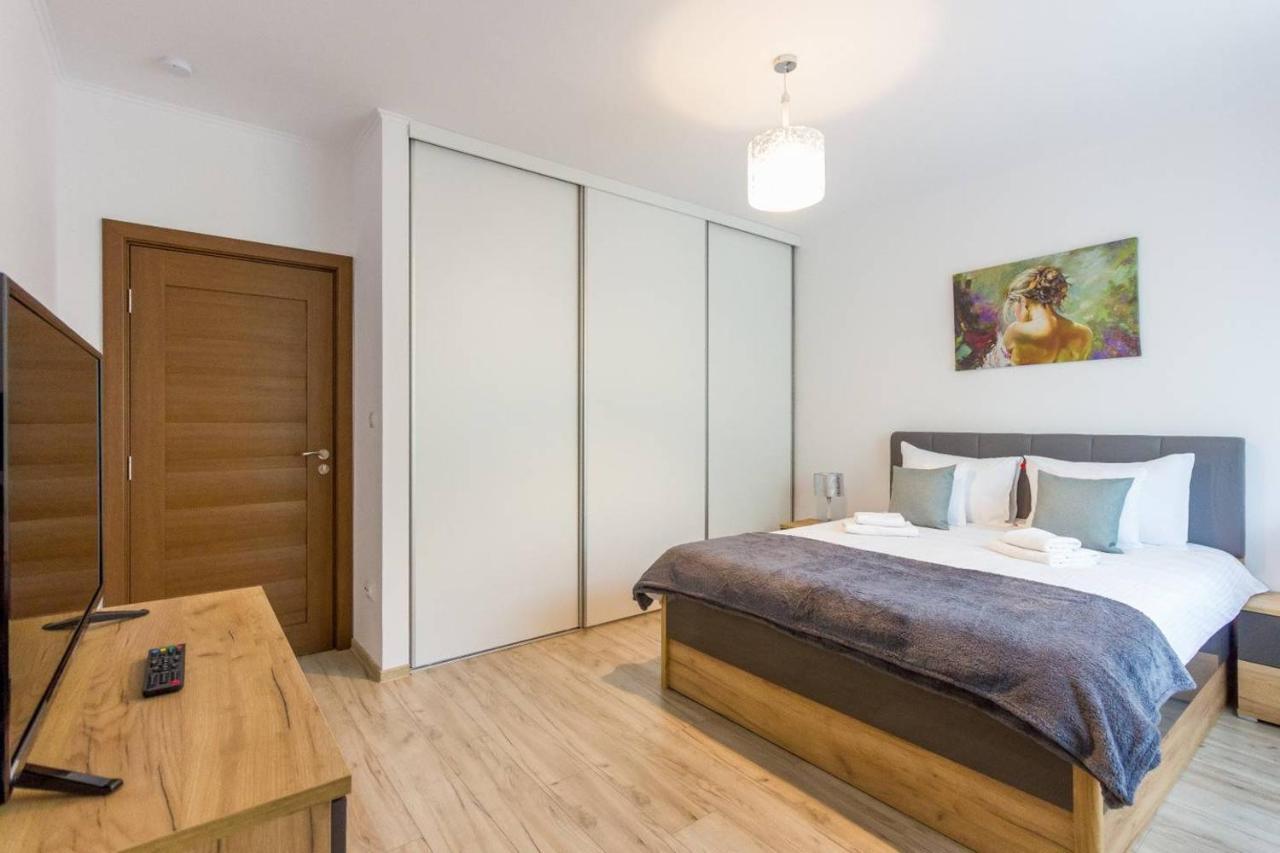 Spacious And Quiet 2 Bedroom Apartment คลูจ-นาโปกา ภายนอก รูปภาพ