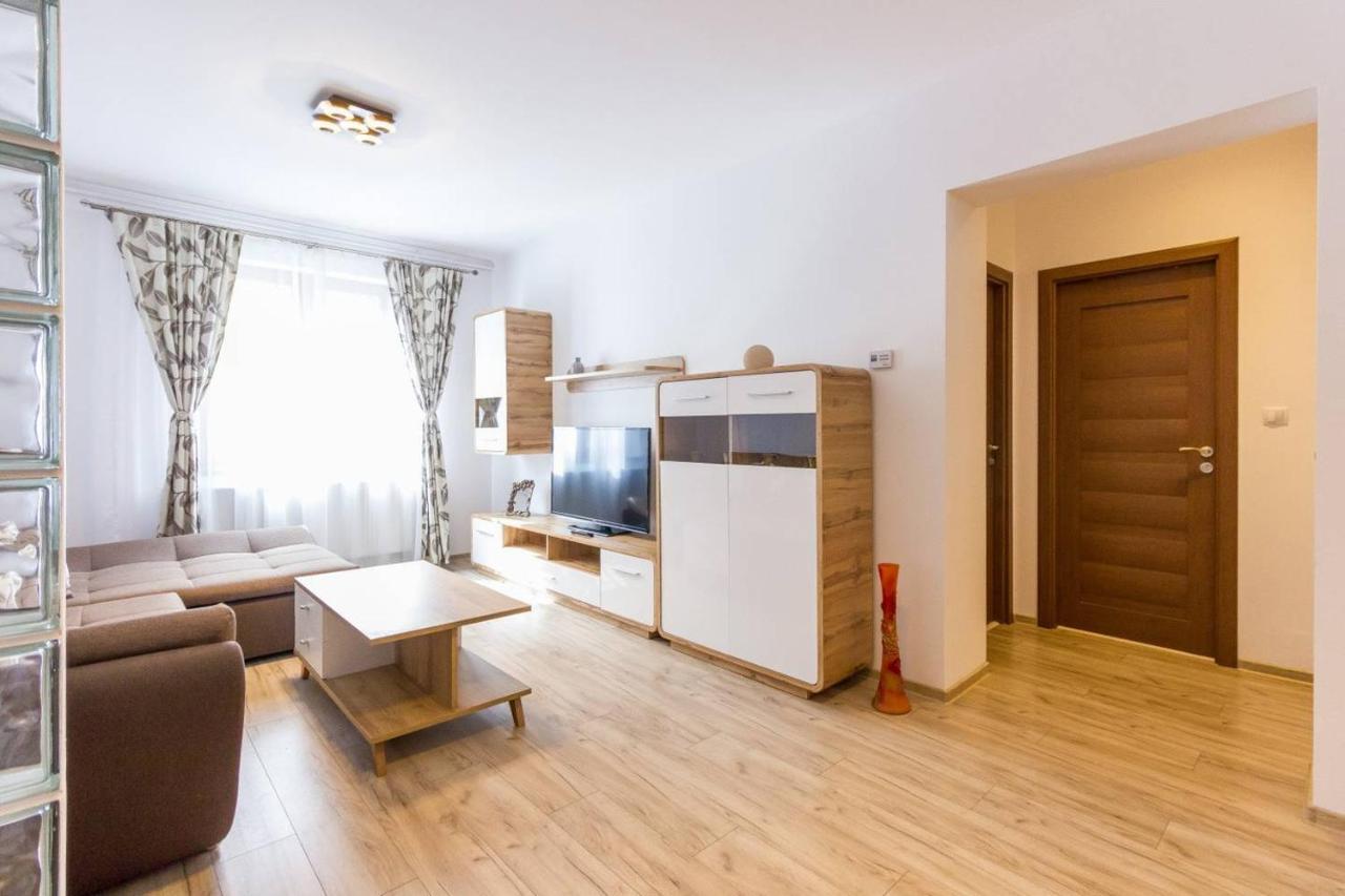 Spacious And Quiet 2 Bedroom Apartment คลูจ-นาโปกา ภายนอก รูปภาพ