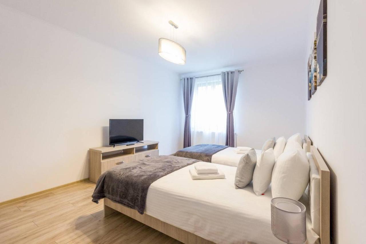 Spacious And Quiet 2 Bedroom Apartment คลูจ-นาโปกา ภายนอก รูปภาพ