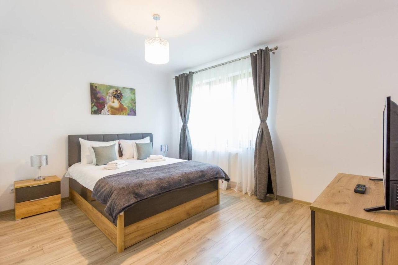 Spacious And Quiet 2 Bedroom Apartment คลูจ-นาโปกา ภายนอก รูปภาพ
